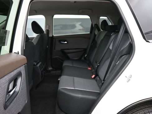 Used 2023 Nissan Rogue SV FWD image 14