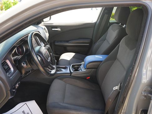 Used 2018 Dodge Charger SXT RWD image 13