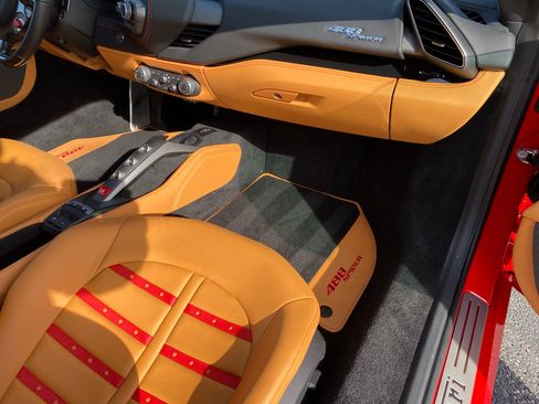 Used 2018 Ferrari 488 Spider image 32