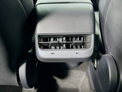 Used 2022 Tesla Model Y Performance image 25