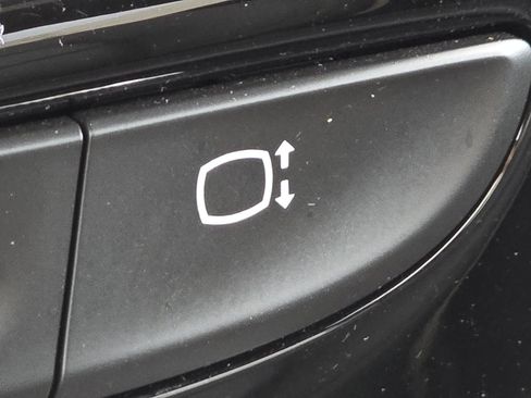 Used 2023 Chevrolet Traverse Premier w/ Redline Edition image 17