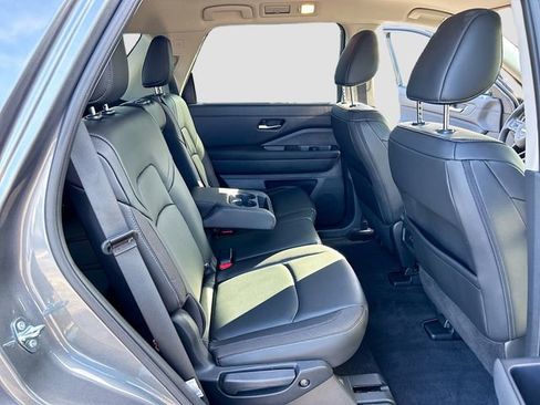Used 2025 Nissan Pathfinder SL w/ Black Appearance Package AWD/4WD image 24