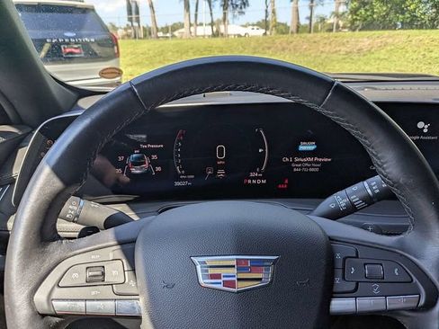 Certified 2025 Cadillac XT4 Premium Luxury FWD image 29