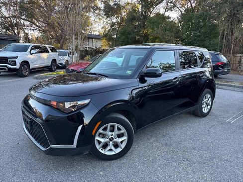 Used 2025 Kia Soul LX w/ LX Technology Package FWD image 2