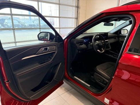 Used 2025 Ford Explorer ST-Line image 12