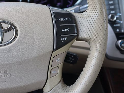 Used 2011 Toyota Avalon Limited FWD image 32