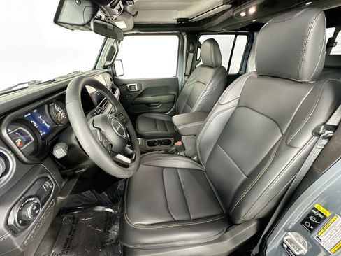 Used 2025 Jeep Gladiator Sport AWD/4WD image 20