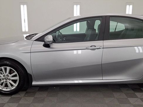 Used 2025 Toyota Camry LE w/ Convenience Package FWD image 9