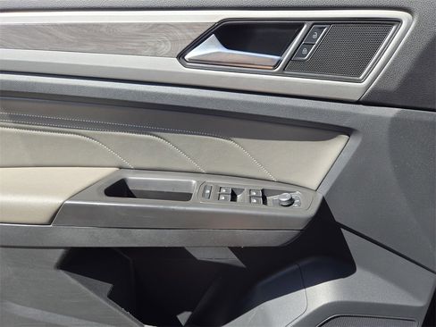 Used 2022 Volkswagen Atlas Cross Sport SE image 25