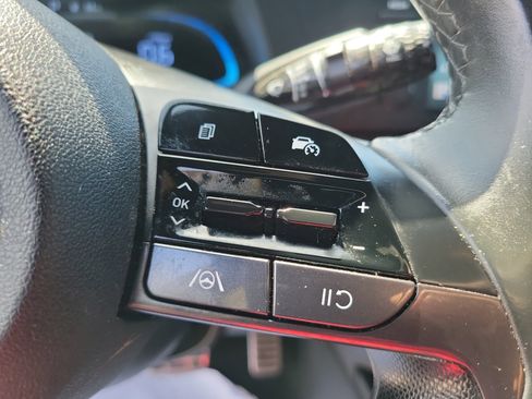 Used 2025 Hyundai Elantra Sport image 23