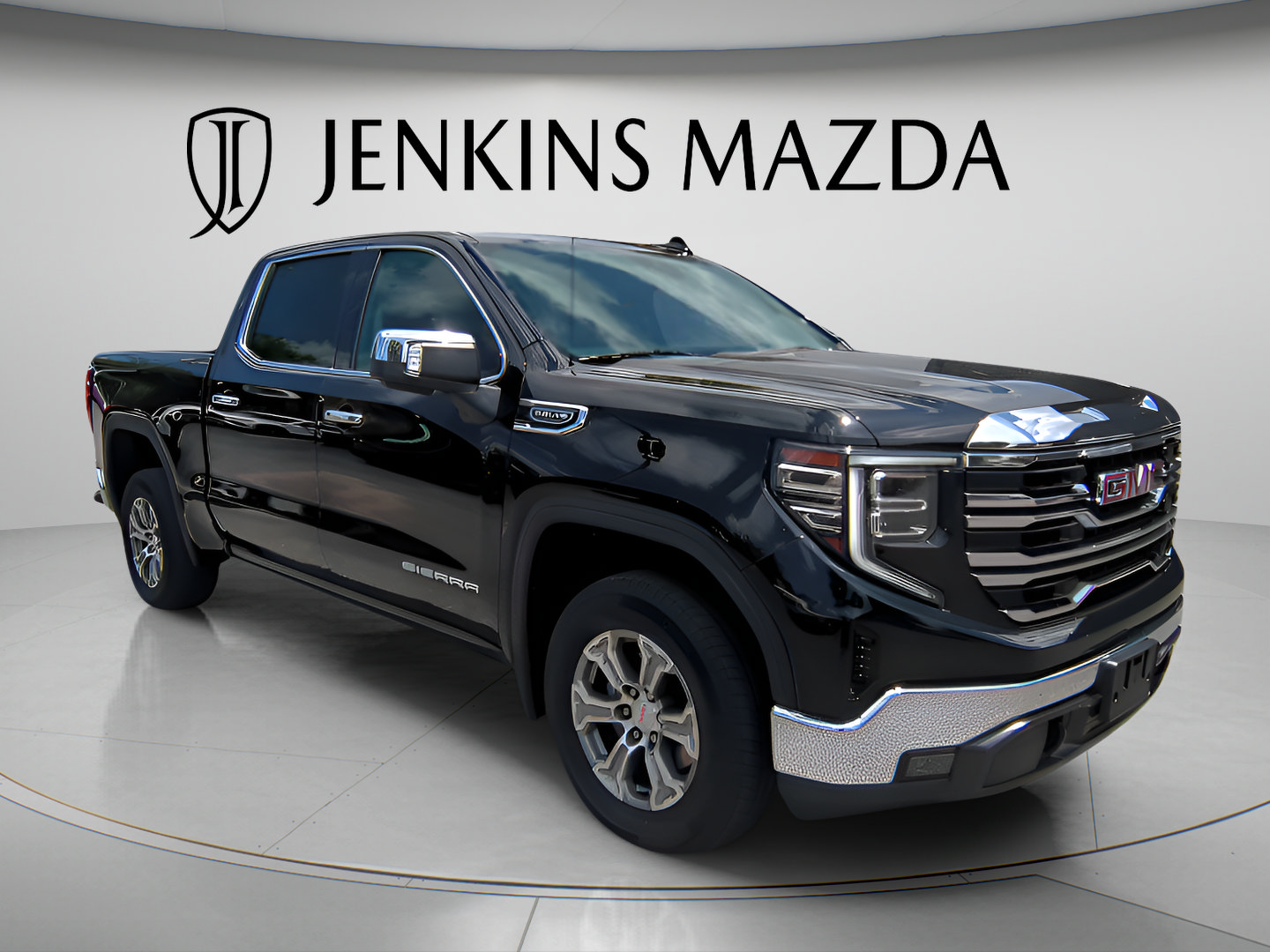 Used 2025 GMC Sierra 1500 SLT RWD image 1