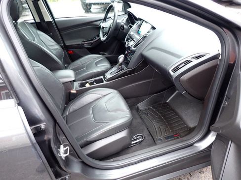 Used 2017 Ford Focus Titanium FWD image 10