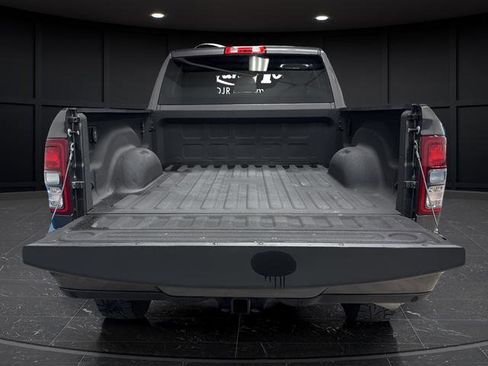 Used 2022 RAM 2500 Big Horn w/ Night Edition AWD/4WD image 25