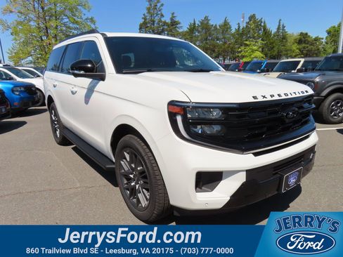 New 2026 Ford Expedition Platinum AWD/4WD image 1