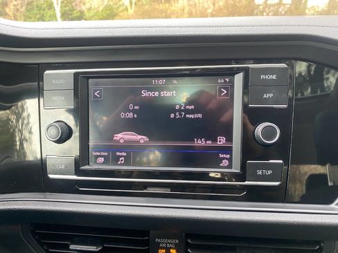 Used 2019 Volkswagen Jetta SE image 24