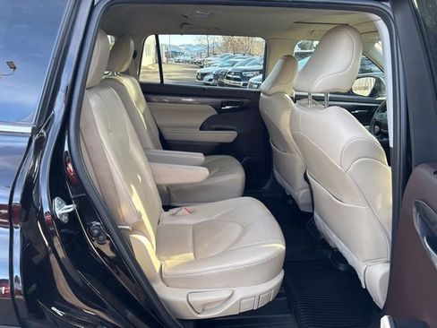 Used 2021 Toyota Highlander Limited image 33