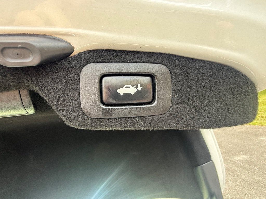 Used 2012 Lexus LS 460 w/ Comfort Pkg RWD image 25