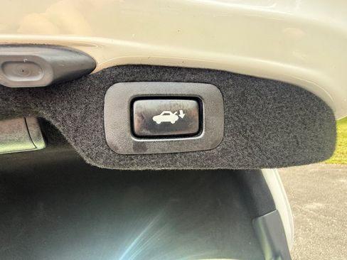 Used 2012 Lexus LS 460 w/ Comfort Pkg RWD image 25