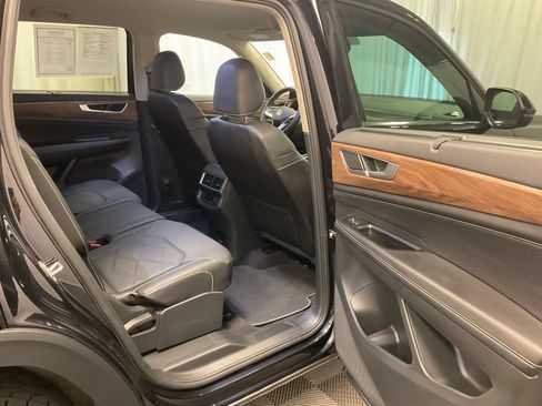 Used 2025 Volkswagen Atlas SE AWD/4WD image 29