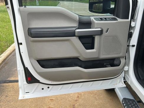 Used 2018 Ford F250 XLT w/ XLT Value Package image 41