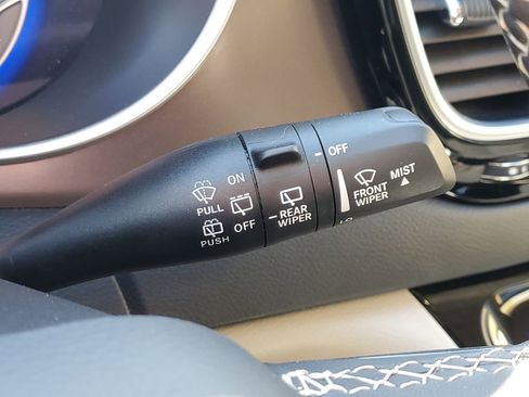 Used 2023 Chrysler Voyager LX FWD image 27