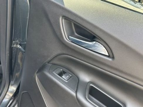 Used 2020 Chevrolet Equinox LT w/ Driver Convenience Package image 39