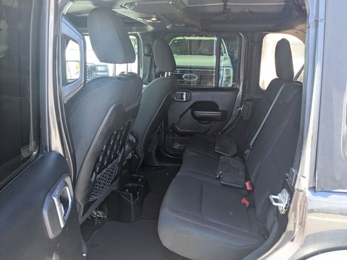 Used 2021 Jeep Wrangler Unlimited Rubicon AWD/4WD image 31