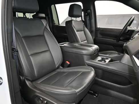 Used 2024 Chevrolet Suburban LT image 46