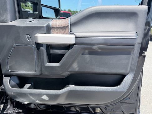 Used 2019 Ford F350 Lariat w/ Chrome Package AWD/4WD image 32