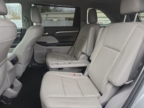 Used 2019 Toyota Highlander Limited image 17