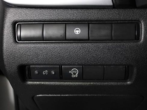 Certified 2023 Nissan Rogue SV FWD image 24