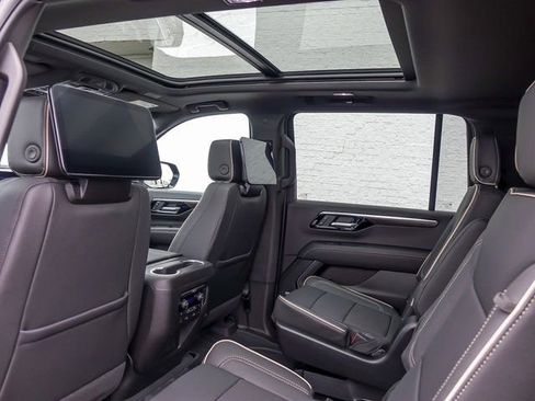 New 2026 Chevrolet Suburban Premier image 18