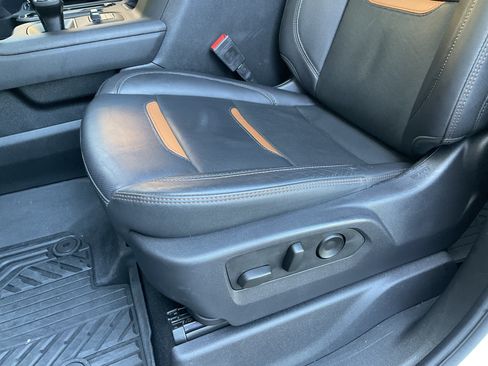 Used 2024 GMC Sierra 1500 AT4 w/ Technology Package AWD/4WD image 31