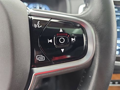 Used 2021 Volvo XC90 T5 Momentum image 25