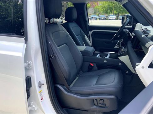 Used 2023 Land Rover Defender 110 SE AWD/4WD image 8