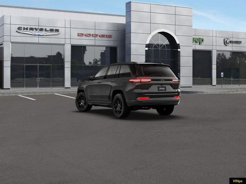 New 2026 Jeep Grand Cherokee Summit image 5