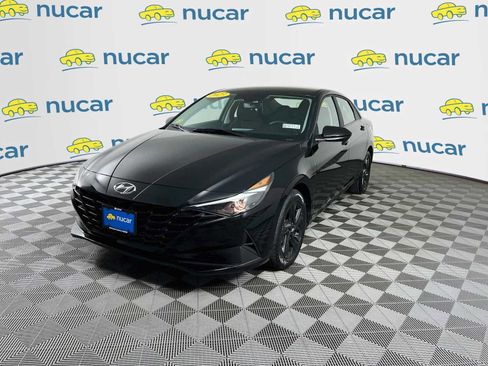 Certified 2023 Hyundai Elantra SEL w/ Cargo Package FWD image 3