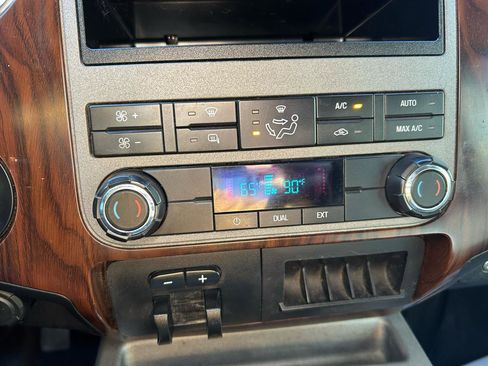 Used 2011 Ford F350 Lariat image 22