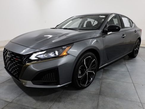 Used 2025 Nissan Altima 2.5 SR image 3