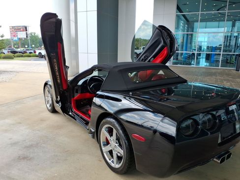 Used 2004 Chevrolet Corvette Convertible w/ Preferred Equipment Group RWD image 11