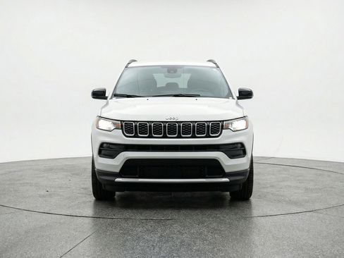 Used 2025 Jeep Compass Limited image 2