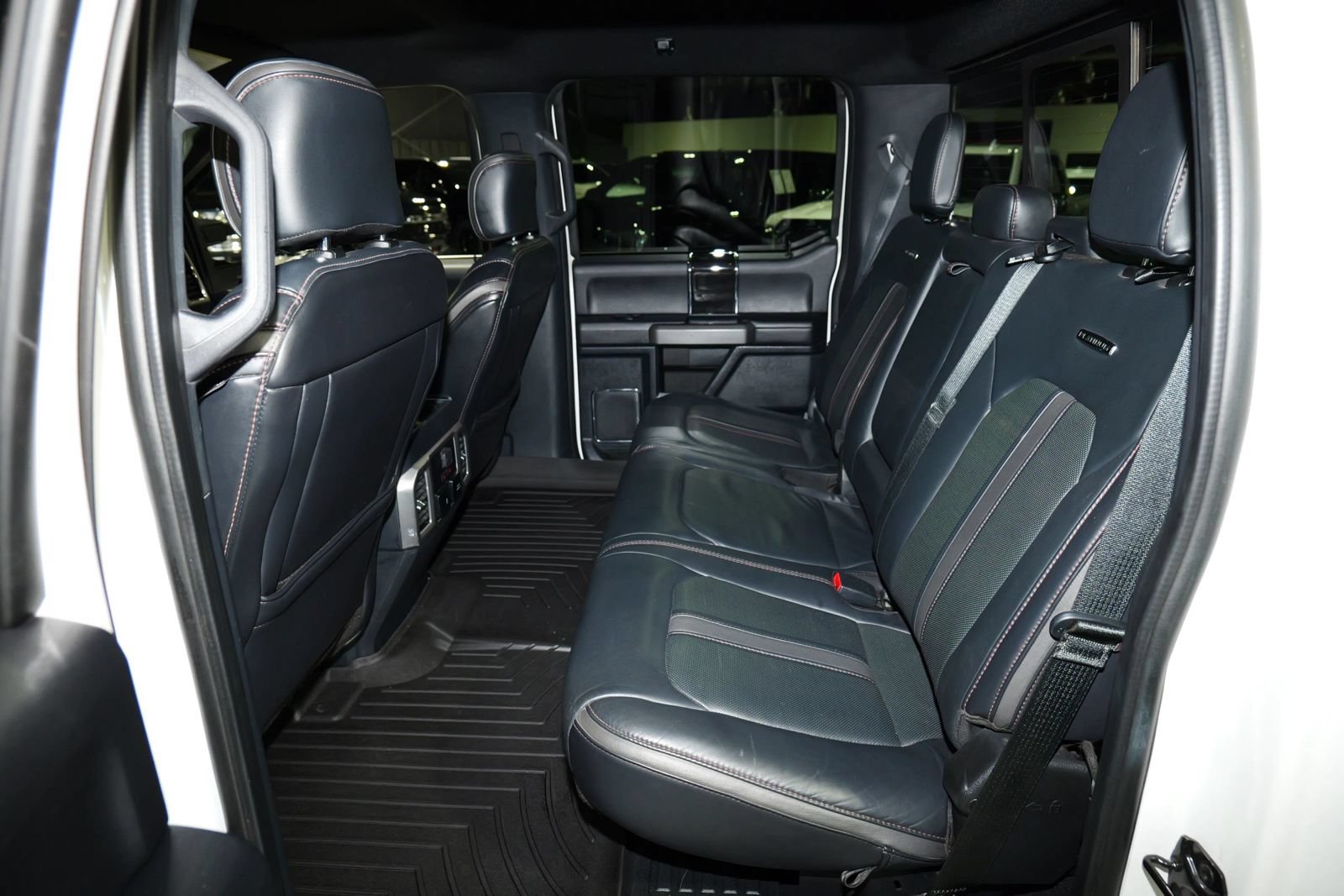 Used 2022 Ford F350 Platinum w/ FX4 Off-Road Package AWD/4WD image 11