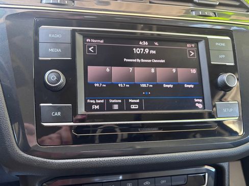 Used 2018 Volkswagen Tiguan S image 19