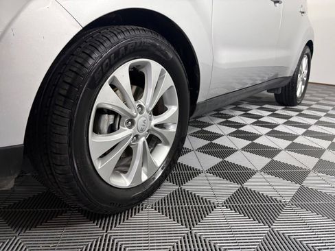 Used 2015 Kia Soul + FWD image 14
