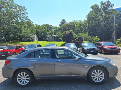 Used 2013 Chrysler 200 Limited w/ Sun/Sound Group FWD image 9