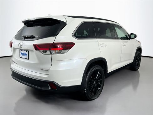 Used 2019 Toyota Highlander SE image 6