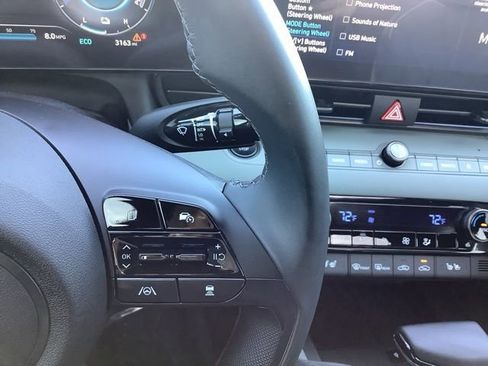 Certified 2025 Hyundai Elantra Limited image 38