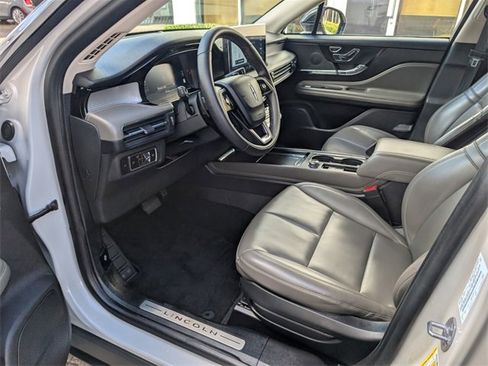 Used 2023 Lincoln Corsair FWD w/ Towing Package image 11