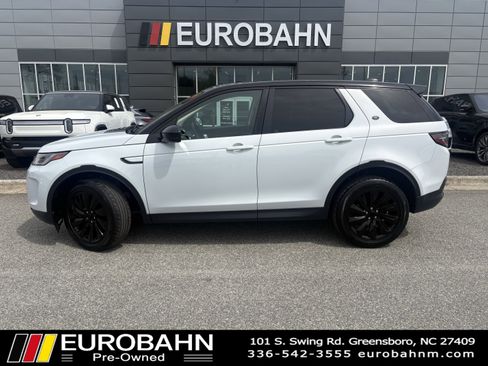 Used 2020 Land Rover Discovery Sport SE image 2