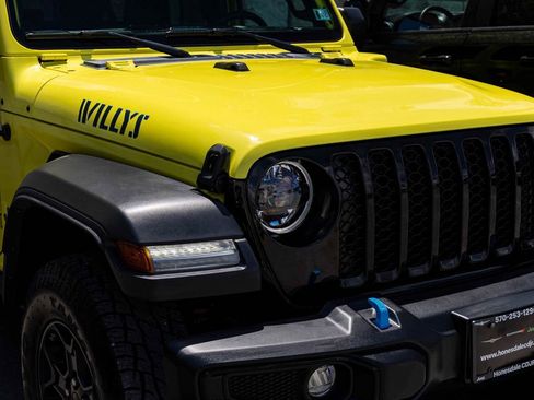 Used 2023 Jeep Wrangler Unlimited w/ Sun & Screen Package AWD/4WD image 32